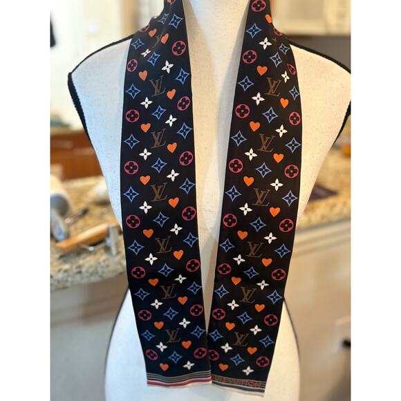 Authentic Louis Vuitton Game on Silk Bandeau Limited Edition Black/White Multi - Picture 3 of 6